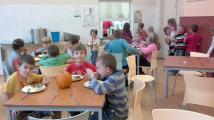 Halloween ve školní jídelně [nové okno]